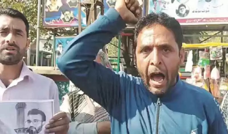 उपमुख्यमंत्री की टिप्पणी के खिलाफ Bandipora में आगा रूहुल्लाह के समर्थकों का प्रदर्शन उपमुख्यमंत्री की टिप्पणी के खिलाफ Bandipora में आगा रूहुल्लाह के समर्थकों का प्रदर्शन