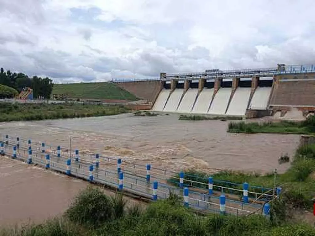 वैगई डैम भर रहा है: सरप्लस पानी छोड़ा गया वैगई डैम भर रहा है: सरप्लस पानी छोड़ा गया