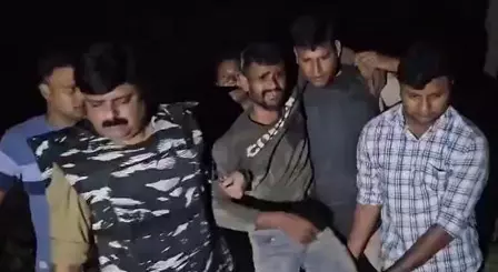 लूट और हत्या का इनामी बदमाश मुठभेड़ में घायल, एक फरार लूट और हत्या का इनामी बदमाश मुठभेड़ में घायल, एक फरार