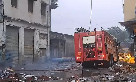 कंपनी में भीषण आग, दमकल गाड़ियां मौके पर, आग की तीव्रता इतनी ज्यादा थी... कंपनी में भीषण आग, दमकल गाड़ियां मौके पर, आग की तीव्रता इतनी ज्यादा थी...