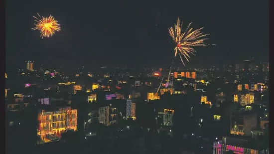 Diwali की रात AQI बेहद खराब हुआ, लेकिन पिछले वर्षों की तुलना में तेज़ी से सुधर रहा है Diwali की रात AQI बेहद खराब हुआ, लेकिन पिछले वर्षों की तुलना में तेज़ी से सुधर रहा है