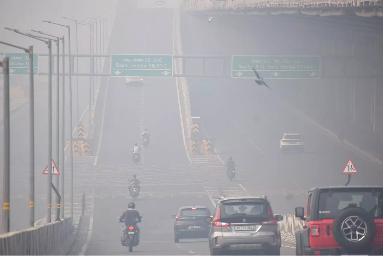 Delhi में बढ़ते प्रदूषण से लोगों की सेहत बिगड़ी, डॉक्टरों ने दी चेतावनी Delhi में बढ़ते प्रदूषण से लोगों की सेहत बिगड़ी, डॉक्टरों ने दी चेतावनी