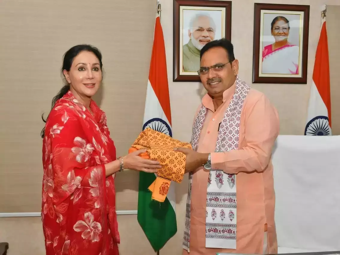 Jaipur: दीपोत्सव पर दीया कुमारी ने किया भजनलाल और प्रेमचंद से अभिवादन Jaipur: दीपोत्सव पर दीया कुमारी ने किया भजनलाल और प्रेमचंद से अभिवादन