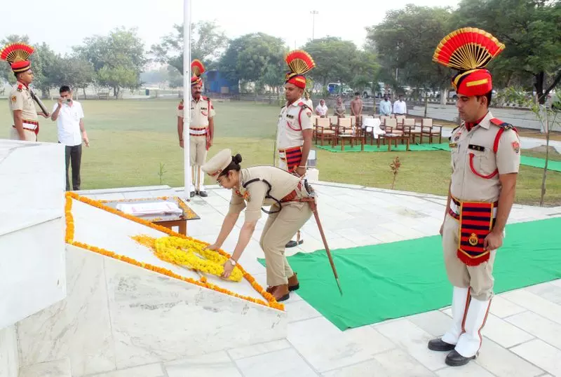 Haryana : शहीद दिवस पर पुलिस ने शहीदों को किया सम्मानित Haryana : शहीद दिवस पर पुलिस ने शहीदों को किया सम्मानित