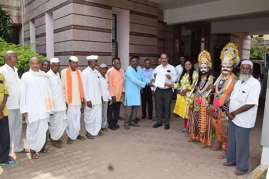 Maharashtra : सरकार ने स्थानीय निकाय चुनावों से पहले विकास कार्यों के लिए ₹270 करोड़ मंजूर किए Maharashtra : सरकार ने स्थानीय निकाय चुनावों से पहले विकास कार्यों के लिए ₹270 करोड़ मंजूर किए