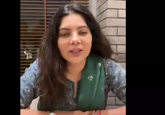 ताज होटल में महिला के साथ दुर्व्यवहार, वीडियो जारी कर दुःख बयां की ताज होटल में महिला के साथ दुर्व्यवहार, वीडियो जारी कर दुःख बयां की