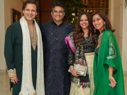 दिवाली पर Vivek Oberoi ने परिवार और आर माधवन संग मनाया जश्न दिवाली पर Vivek Oberoi ने परिवार और आर माधवन संग मनाया जश्न