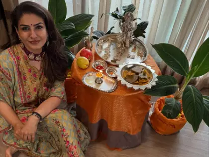 Raveena Tandon ने त्यौहारी सीजन में दी शांति और समृद्धि की शुभकामनाएं Raveena Tandon ने त्यौहारी सीजन में दी शांति और समृद्धि की शुभकामनाएं