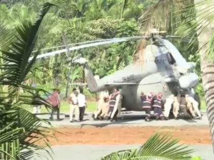 Kerala: राष्ट्रपति के हेलीकॉप्टर का हेलीपैड में फंसने से हड़कंप Kerala: राष्ट्रपति के हेलीकॉप्टर का हेलीपैड में फंसने से हड़कंप