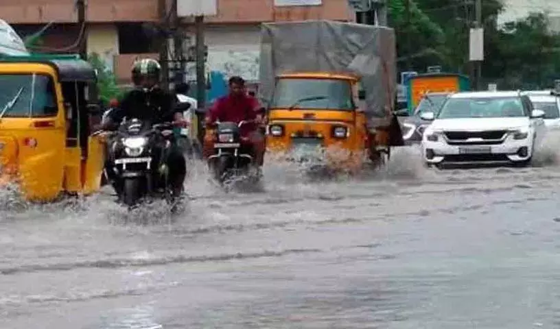Tamil Nadu में भारी बारिश.. मकान गिरने से दो महिलाओं की मौत Tamil Nadu में भारी बारिश.. मकान गिरने से दो महिलाओं की मौत