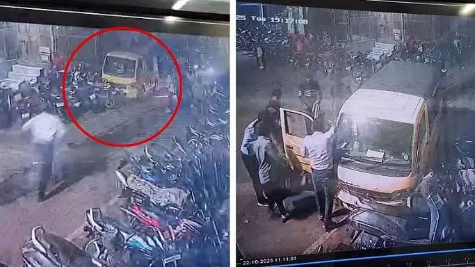 नशे में धुत ड्राइवर ने कंट्रोल खो दिया; छतरपुर हॉस्पिटल के बाहर खड़ी दर्जनों गाड़ियों को टक्कर मारी नशे में धुत ड्राइवर ने कंट्रोल खो दिया; छतरपुर हॉस्पिटल के बाहर खड़ी दर्जनों गाड़ियों को टक्कर मारी