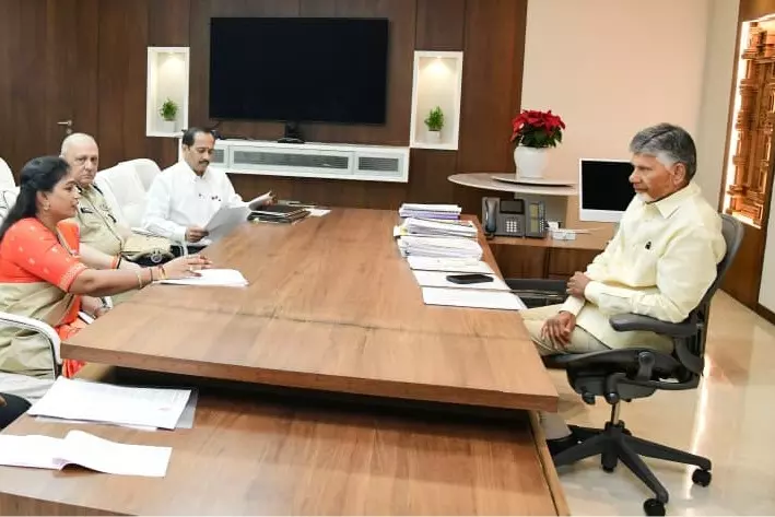 Andhra CM ने हत्या पीड़ित परिवार के लिए मुआवजे की घोषणा की Andhra CM ने हत्या पीड़ित परिवार के लिए मुआवजे की घोषणा की