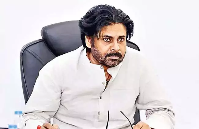 Pawan Kalyan : भीमावरम DSP के खिलाफ शिकायतों की बाढ़ Pawan Kalyan : भीमावरम DSP के खिलाफ शिकायतों की बाढ़