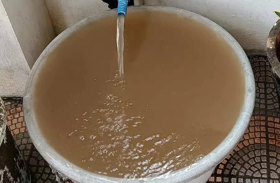 होन्नाली नगर पालिका से प्रदूषित पानी की सप्लाई; लोगों में गुस्सा होन्नाली नगर पालिका से प्रदूषित पानी की सप्लाई; लोगों में गुस्सा