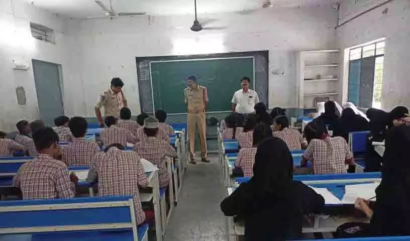 Falaknuma पुलिस ने नशा मुक्त भारत के लिए निबंध प्रतियोगिता कराई आयोजित Falaknuma पुलिस ने नशा मुक्त भारत के लिए निबंध प्रतियोगिता कराई आयोजित