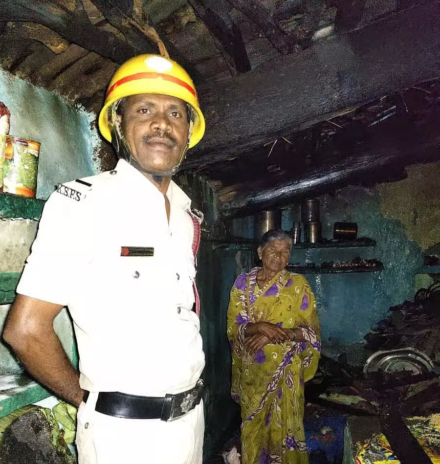 Cylinder blast : सोने के गहने, नकदी जलकर राख हो गए Cylinder blast : सोने के गहने, नकदी जलकर राख हो गए