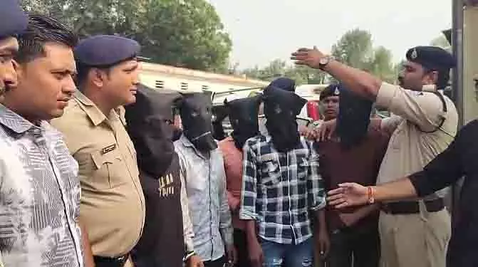 MP: मुरैना पुलिस ने 20 लाख रुपये की दिनदहाड़े डकैती का मामला सुलझाया MP: मुरैना पुलिस ने 20 लाख रुपये की दिनदहाड़े डकैती का मामला सुलझाया