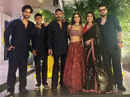 Kajol ने अपने परिवार के साथ दिवाली सेलिब्रेशन की झलक दिखाई Kajol ने अपने परिवार के साथ दिवाली सेलिब्रेशन की झलक दिखाई