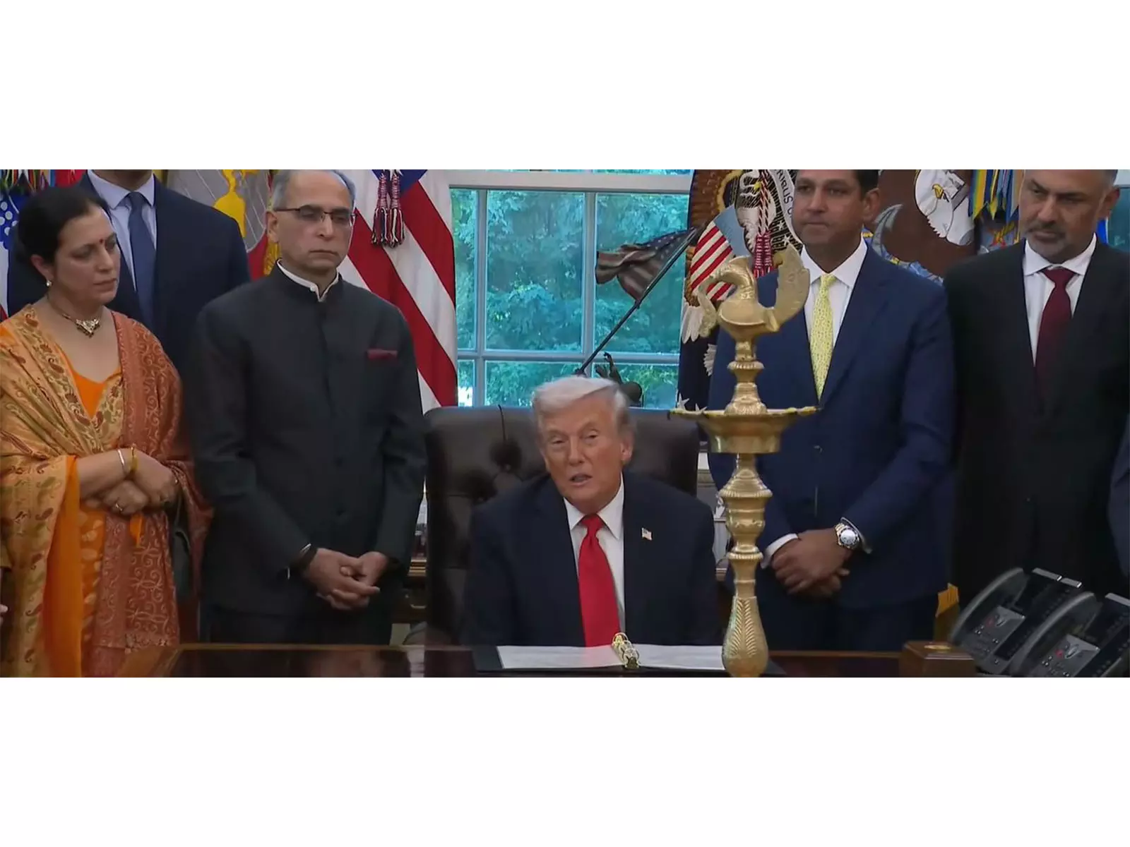 ट्रम्प की कड़ी चेतावनी- अगर हमास ने संघर्ष विराम तोड़ा तो दो मिनट में समाप्त कर दिया जाएगा ट्रम्प की कड़ी चेतावनी- अगर हमास ने संघर्ष विराम तोड़ा तो दो मिनट में समाप्त कर दिया जाएगा