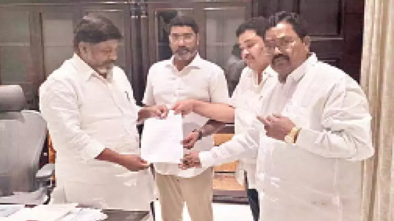 Telangana: सरकार ने आलमपुर में तीन नगर पालिकाओं के विकास के लिए 45 करोड़ रुपये मंजूर किए Telangana: सरकार ने आलमपुर में तीन नगर पालिकाओं के विकास के लिए 45 करोड़ रुपये मंजूर किए
