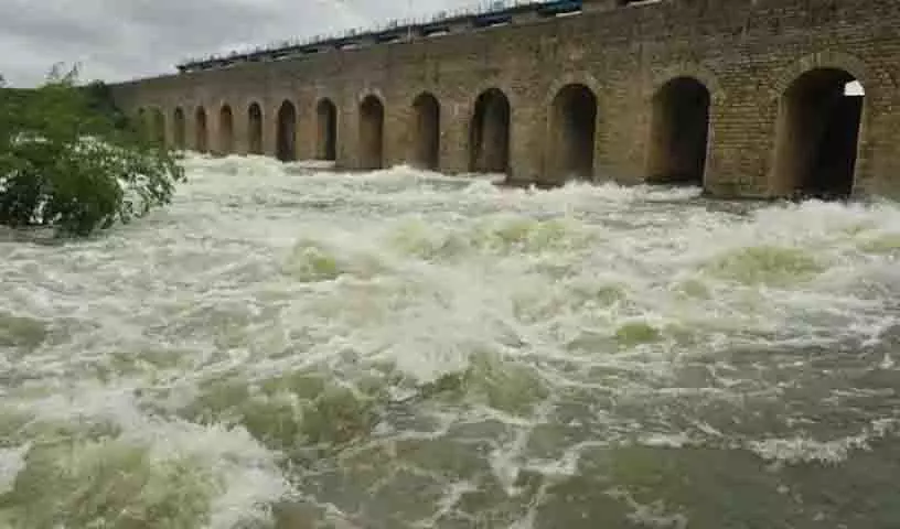 Hyderabad: बारिश के बाद दो जलाशयों से अतिरिक्त पानी छोड़ा गया Hyderabad: बारिश के बाद दो जलाशयों से अतिरिक्त पानी छोड़ा गया