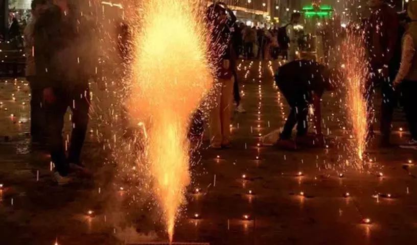 भारत में दिवाली के पटाखे Russia-Ukraine युद्ध के तीन दिनों के बम विस्फोटों के बराबर भारत में दिवाली के पटाखे Russia-Ukraine युद्ध के तीन दिनों के बम विस्फोटों के बराबर