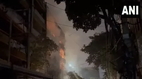 Fire Brigade: फ्रेंड्स एवेन्यू में भीषण आग, देखे वीडियो Fire Brigade: फ्रेंड्स एवेन्यू में भीषण आग, देखे वीडियो