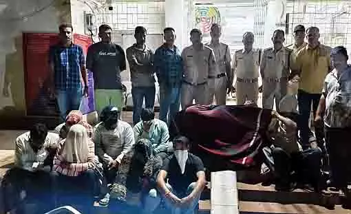 Bhopal: दिवाली पर जुए के अड्डों पर बड़ी कार्रवाई, सैकड़ों गिरफ्तार Bhopal: दिवाली पर जुए के अड्डों पर बड़ी कार्रवाई, सैकड़ों गिरफ्तार