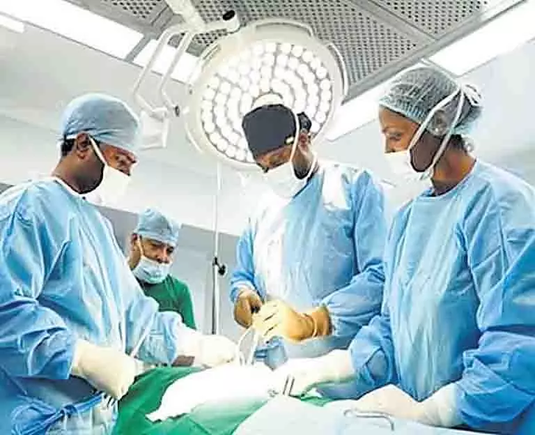Dehradun: डॉक्टरों की लापरवाही बनी जानलेवा, प्रसव के बाद महिला की मौत Dehradun: डॉक्टरों की लापरवाही बनी जानलेवा, प्रसव के बाद महिला की मौत