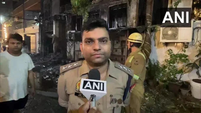 शाक्तिकखंड-2 के दिव्या अपार्टमेंट में आग, फायर ब्रिगेड ने 45 मिनट में काबू पाया शाक्तिकखंड-2 के दिव्या अपार्टमेंट में आग, फायर ब्रिगेड ने 45 मिनट में काबू पाया