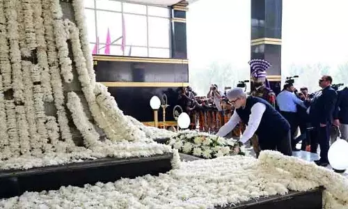 सीएम उमर ने ज़ेवान में पुलिस शहीदों को श्रद्धांजलि दी
