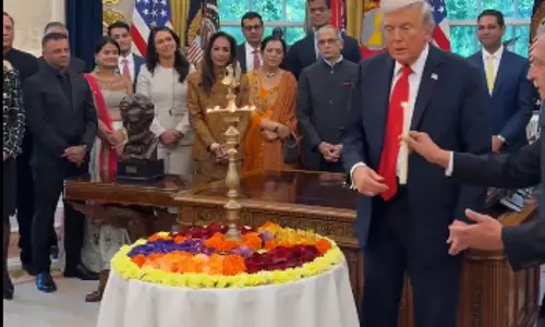 डोनाल्ड ट्रंप भी मना रहे दिवाली, दीप जलाते वीडियो आया डोनाल्ड ट्रंप भी मना रहे दिवाली, दीप जलाते वीडियो आया