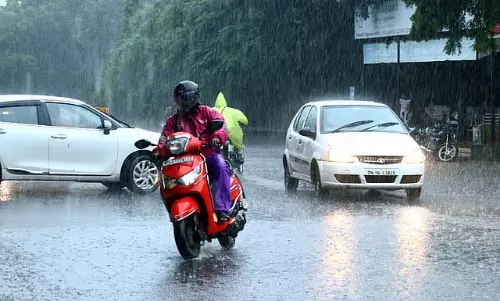 Tamil Nadu : अगले 2 घंटे तक बारिश कहाँ जारी रहेगी Tamil Nadu : अगले 2 घंटे तक बारिश कहाँ जारी रहेगी