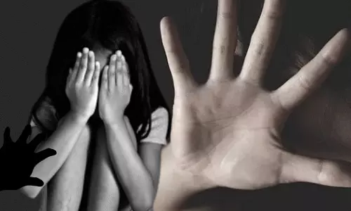 युवती को चचेरे भाई ने बनाया हवस का शिकार, तालाब में तैरता मिला नवजात का शव