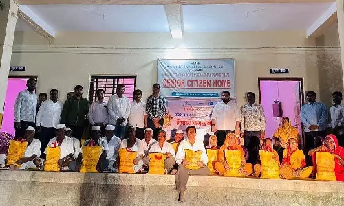 Maharashtra : राजयोग फाउंडेशन और रोटरी क्लब ने इस दिवाली बीड में हज़ारों लोगों को फरल किट बांटे