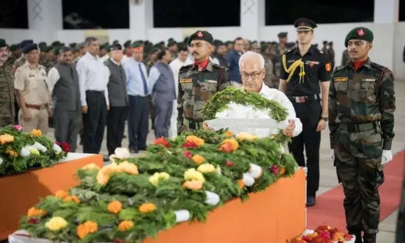 Manipur के राज्यपाल ने असम राइफल्स मुख्यालय में शहीद सैनिकों को श्रद्धांजलि दी Manipur के राज्यपाल ने असम राइफल्स मुख्यालय में शहीद सैनिकों को श्रद्धांजलि दी