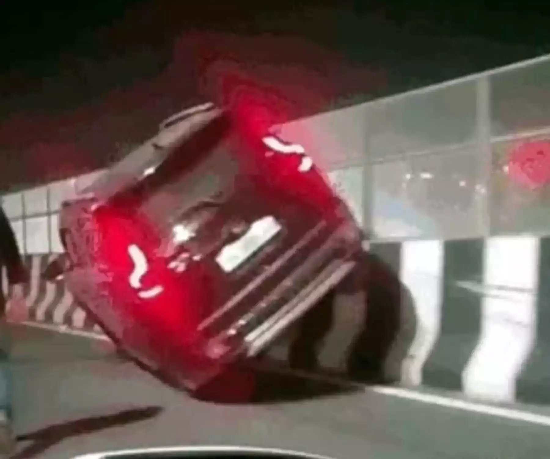 Gurugram: गुरुग्राम में एक्सप्रेस-वे डिवाइडर पर स्टंट कर मचाई सनसनी