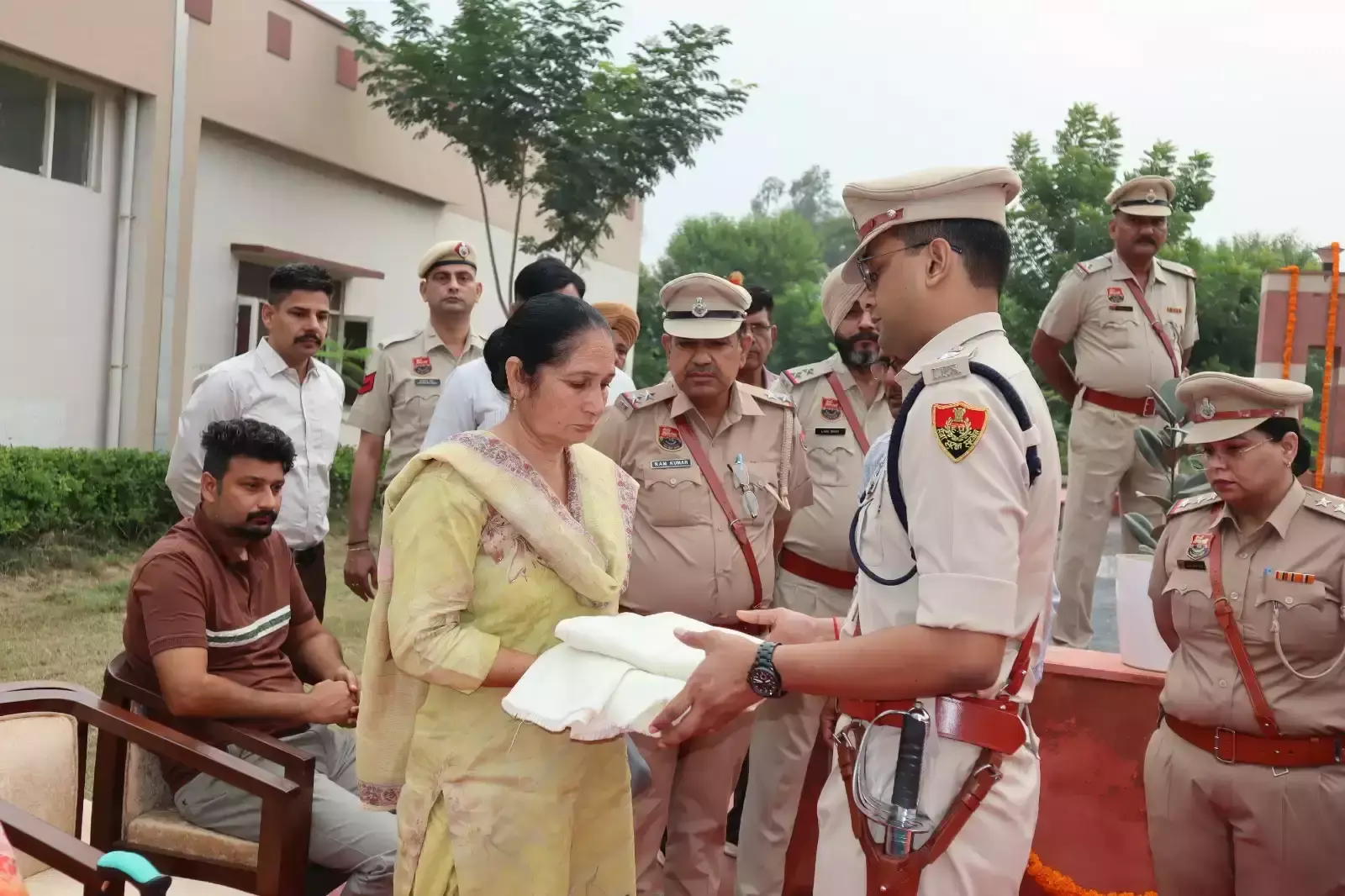 Sirsa: शहीदों की याद में सिरसा में पुलिस शहीदी दिवस समारोह