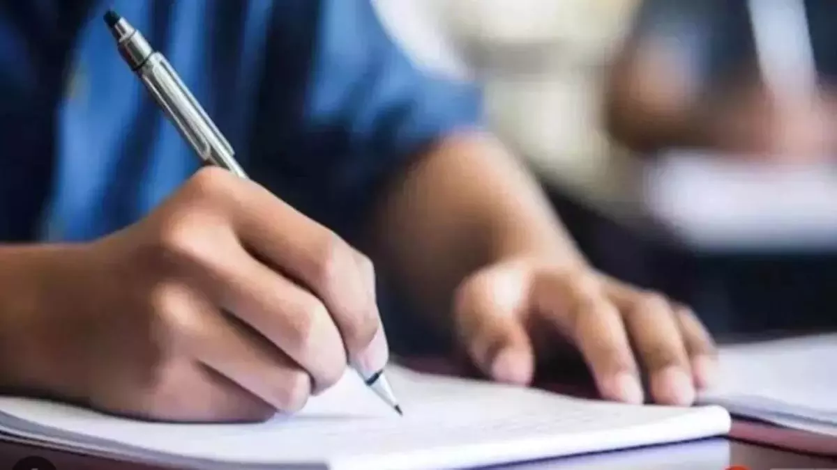 Bhopal: छमाही परीक्षाओं के लिए बोर्ड पैटर्न के अनुसार प्रश्नपत्र तैयार Bhopal: छमाही परीक्षाओं के लिए बोर्ड पैटर्न के अनुसार प्रश्नपत्र तैयार