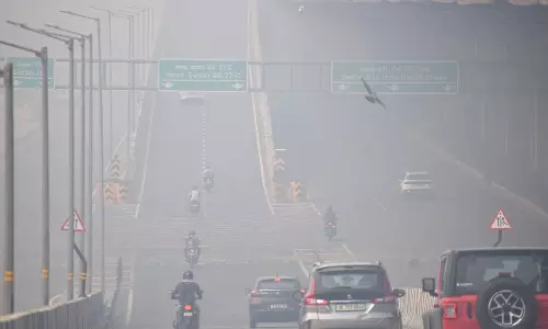 Delhi में बढ़ते प्रदूषण से लोगों की सेहत बिगड़ी, डॉक्टरों ने दी चेतावनी