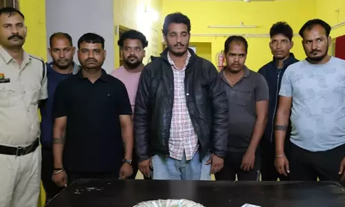 17 जुआरी लाखों रुपए कैश के साथ गिरफ्तार, पुलिस ने दी दबिश
