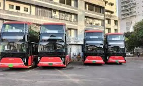 Mumbai: अक्टूबर हीट में यात्रियों ने चुनी एसी बसें Mumbai: अक्टूबर हीट में यात्रियों ने चुनी एसी बसें