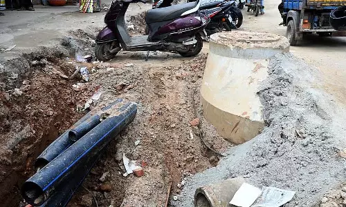 बाज़ार मेन रोड: 10 महीने बाद भी काम पूरा नहीं हुआ बाज़ार मेन रोड: 10 महीने बाद भी काम पूरा नहीं हुआ