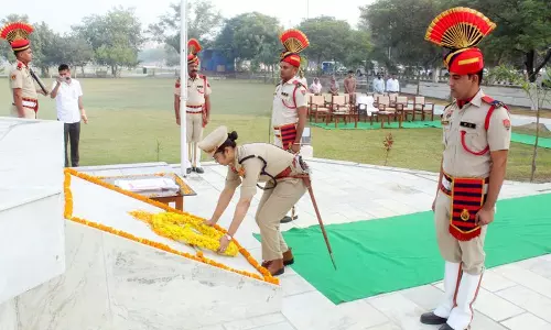 Haryana : शहीद दिवस पर पुलिस ने शहीदों को किया सम्मानित