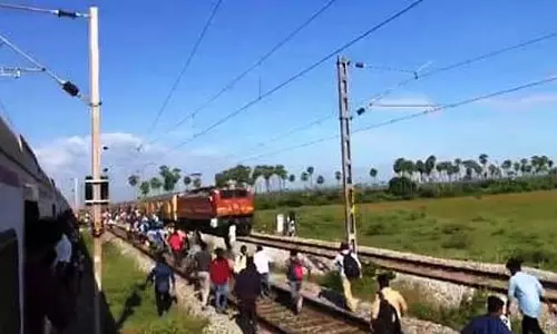 Chennai और अरक्कोणम के बीच ट्रेन सेवा प्रभावित Chennai और अरक्कोणम के बीच ट्रेन सेवा प्रभावित