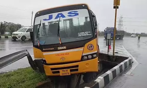 Coimbatore : स्कूल वाहन का नियंत्रण खो गया, छात्र गंभीर रूप से घायल