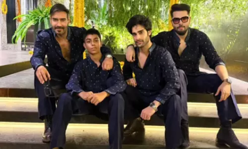 दिवाली पर Ajay Devgn की फैमिली ट्विनिंग लुक वायरल