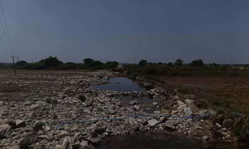 Yadgir : खराब सड़कों और गड्ढों से लोग परेशान Yadgir : खराब सड़कों और गड्ढों से लोग परेशान