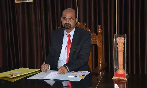 सात हज़ार आवेदन निपटान के लिए लंबित: B. Venkatsingh सात हज़ार आवेदन निपटान के लिए लंबित: B. Venkatsingh