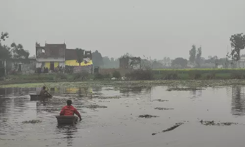 Bareilly: युवक ने तालाब में कूदकर की जान देने की कोशिश, 24 घंटे बाद शव मिला Bareilly: युवक ने तालाब में कूदकर की जान देने की कोशिश, 24 घंटे बाद शव मिला